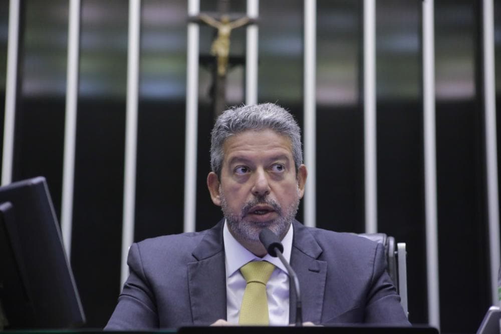 Lira recorre a STF para o Congresso decidir sobre cassação em casos como o de Daniel Silveira