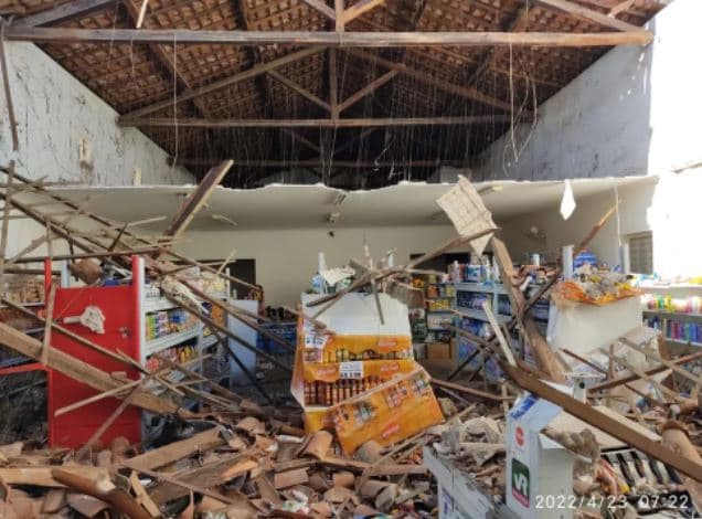 FOTOS: Família é atingida por teto que desabou em supermercado no interior do RN: "Deus nos deu a oportunidade de viver novamente"