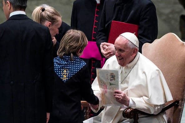 Papa Francisco revela que recebeu orientação médica para não caminhar