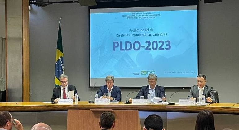 Governo federal prevê R$ 11,7 bilhões para reajuste de servidores em 2023