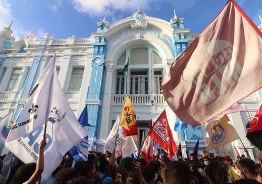 Professores de Natal mantêm greve e aprovam manifestações de rua contra gestão Álvaro Dias