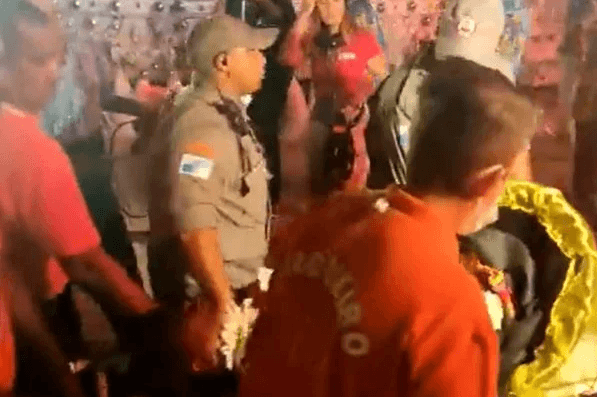 VÍDEO: Mulher é imprensada por carro alegórico na Sapucaí