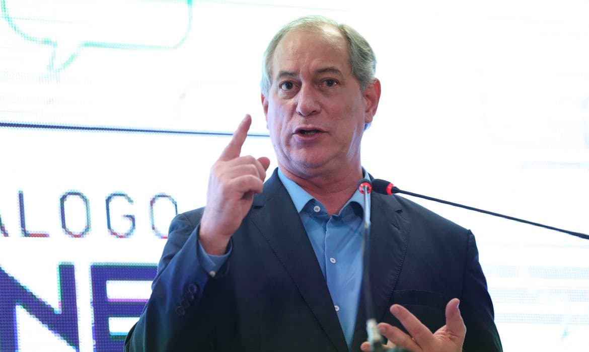 Ciro faz aceno a Simone Tebet como vice: “Ela é diferente. Não é viúva do bolsonarismo”