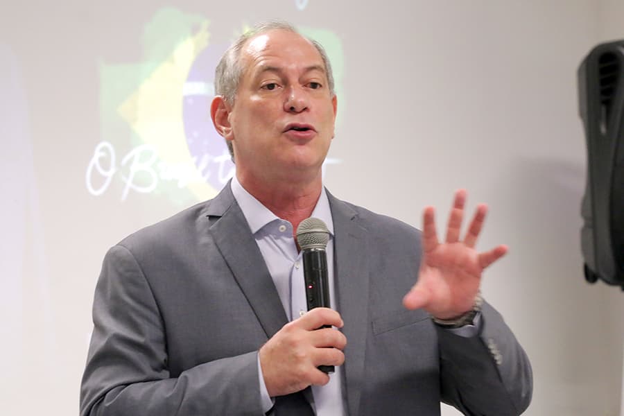 Ciro Gomes anuncia teste positivo para covid-19 e suspende pré-campanha