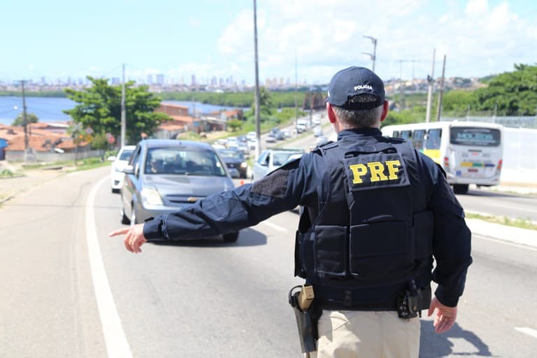 Motorista sem habilitação e embriagado causa acidente e é preso em Natal