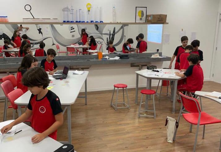Alunos de escola de Natal aprendem a escrever de forma correta durante aula de Educação Física