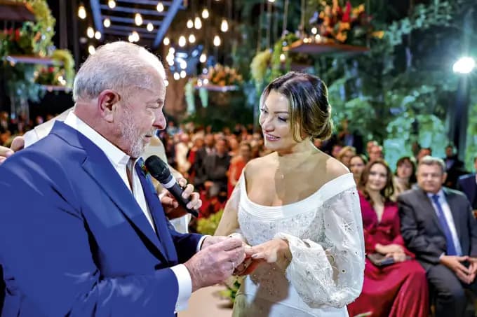 Nem luxo, nem lixo: novo endereço e casamento contrastam com falas de Lula