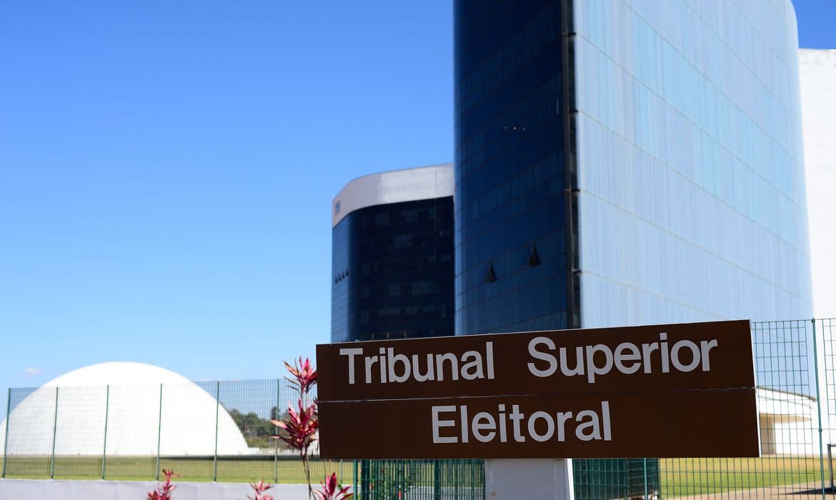 TSE responde a questionamentos da Defesa sobre processo eleitoral e explica que não há ‘sala secreta' na apuração