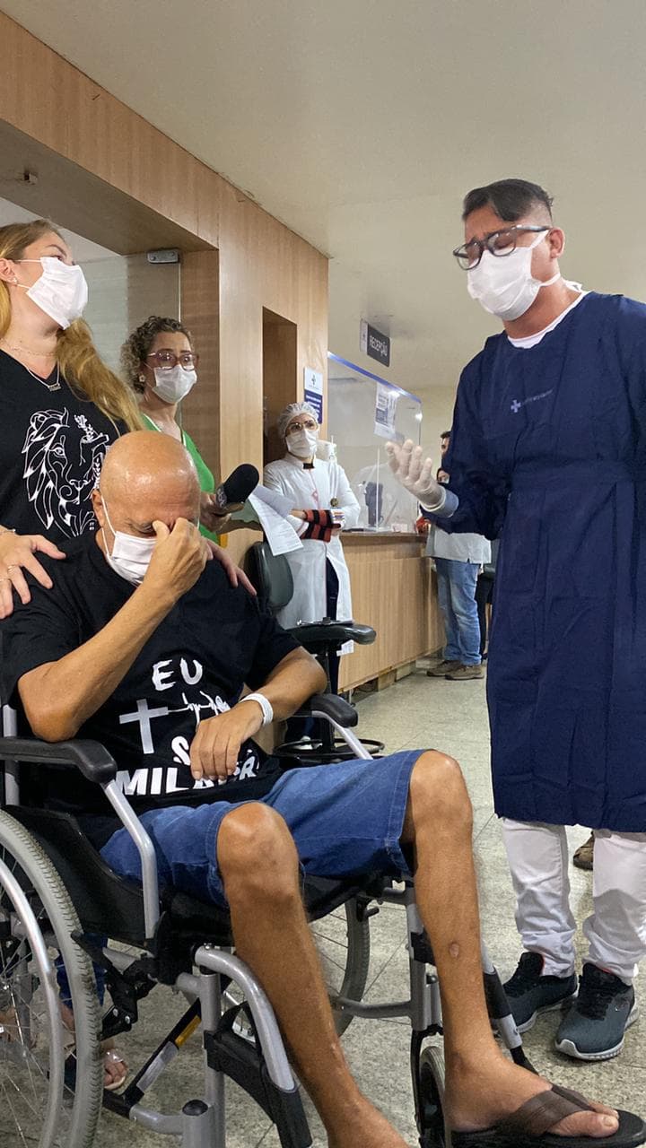 [VÍDEO] BOA NOTÍCIA: Paciente que recebeu transplante de coração recebe alta hospitalar