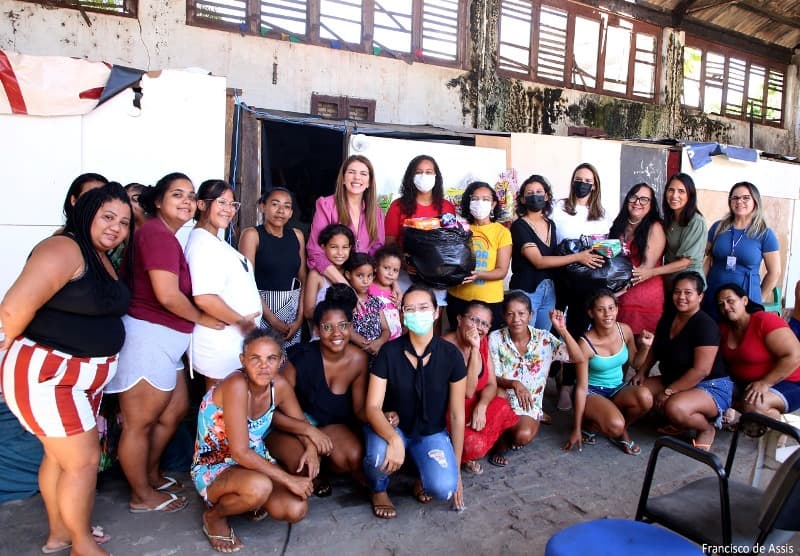 Frente Parlamentar distribui absorventes para mulheres em vulnerabilidade Social