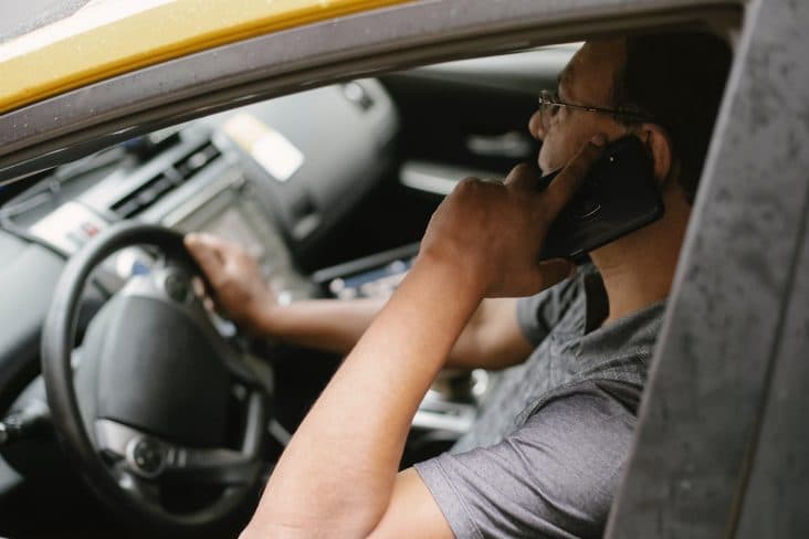 Celular é responsável por um acidente a cada três dias em rodovias federais