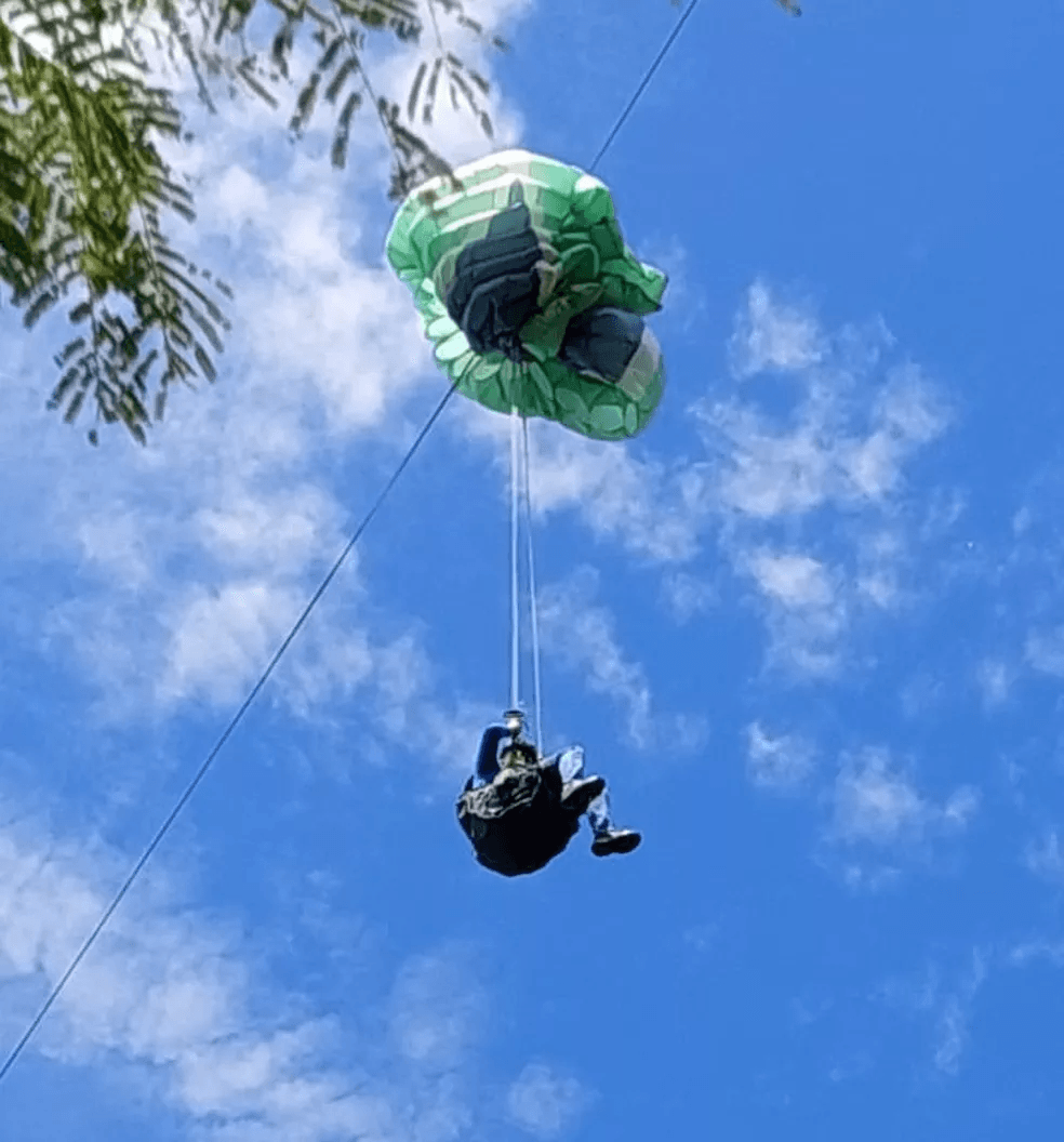 Homem salta de parapente e fica pendurado em fio de alta tensão no interior do RN