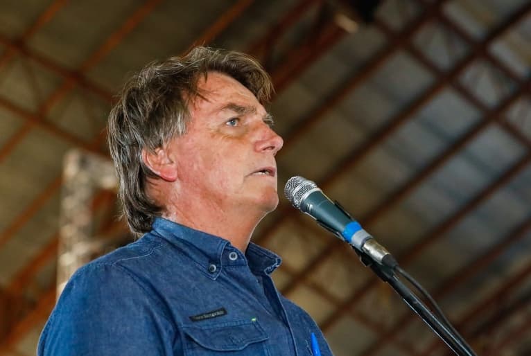"Não haverá interferência na Petrobras a não ser pelas vias legais", diz Bolsonaro
