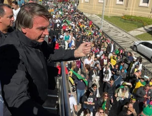 "O nosso Exército é o povo brasileiro", diz Bolsonaro na Marcha pra Jesus no PR
