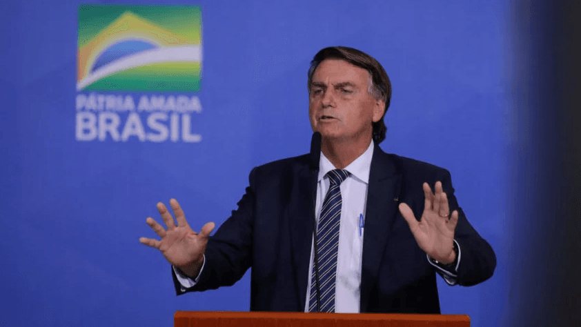 VÍDEO: Bolsonaro diz que Fachin vê “fantasma” ao falar de militares