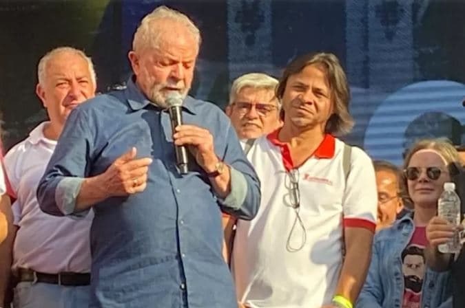 Lula discursa em ato em SP e pede desculpas aos policiais: "Erram, mas salvam muita gente"