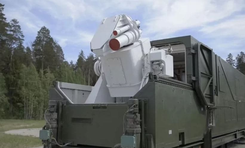 ARMA "SECRETA": Lasers russos cegam satélites e queimam drones em 5 segundos
