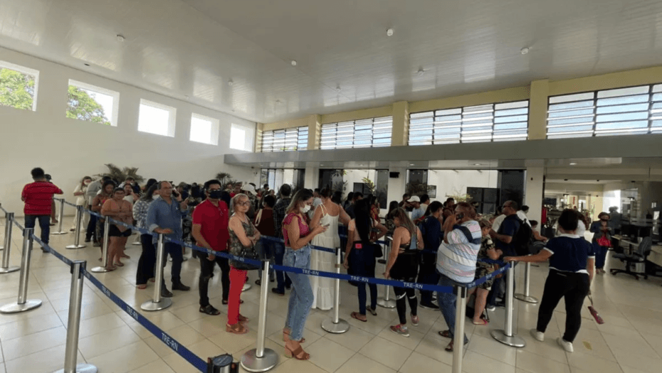 Fake news faz idosos enfrentarem longa fila no TRE-RN: Pessoas achavam que teriam título cancelado