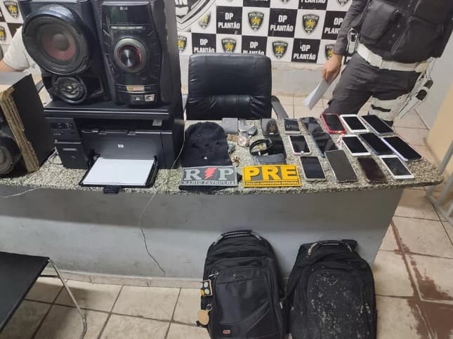 Quadrilha fortemente armada invade escola, rende funcionários e faz arrastão em zona rural do RN