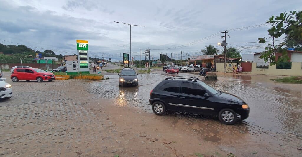 Alagamentos em avenidas de Natal e Região Metropolitana geram reclamações: “Viver dentro da lama”