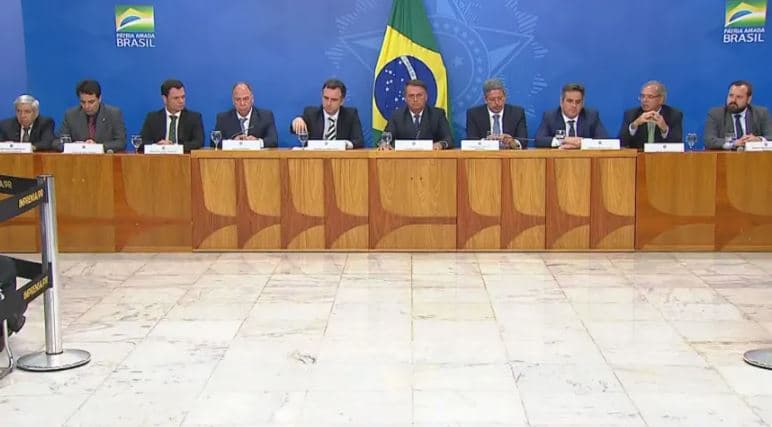 Governo Federal propõe zerar ICMS de combustíveis e ressarcir estados