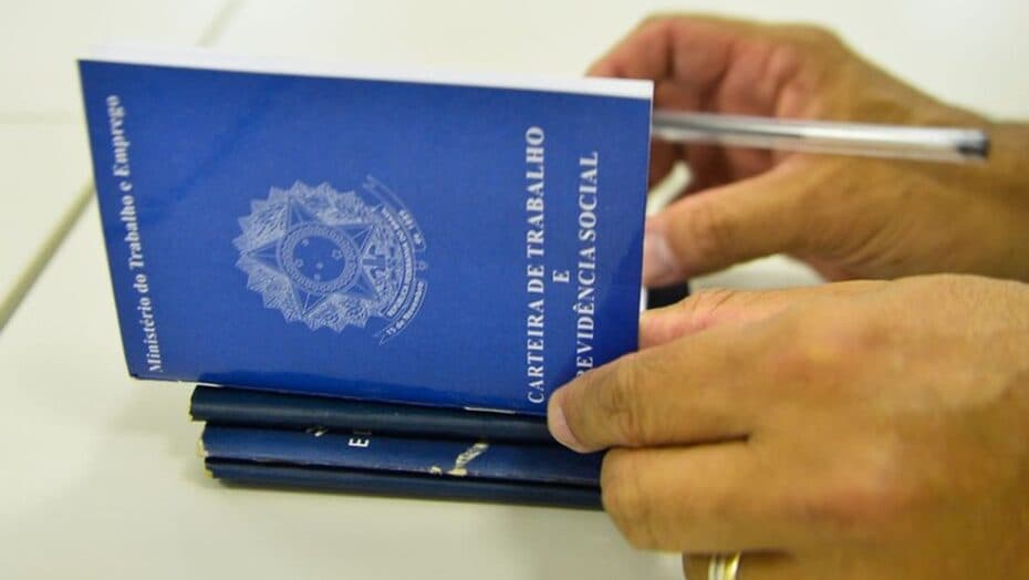 Emprego formal tem pequena alta para 277 mil vagas abertas em maio, mas recua na parcial do ano