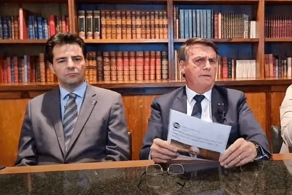 Bolsonaro desafia Rede Globo a debater segurança das urnas ao vivo