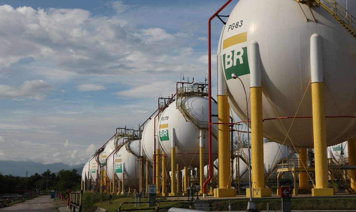 Petrobras perde R$ 27,3 bilhões em valor de mercado em 1 dia
