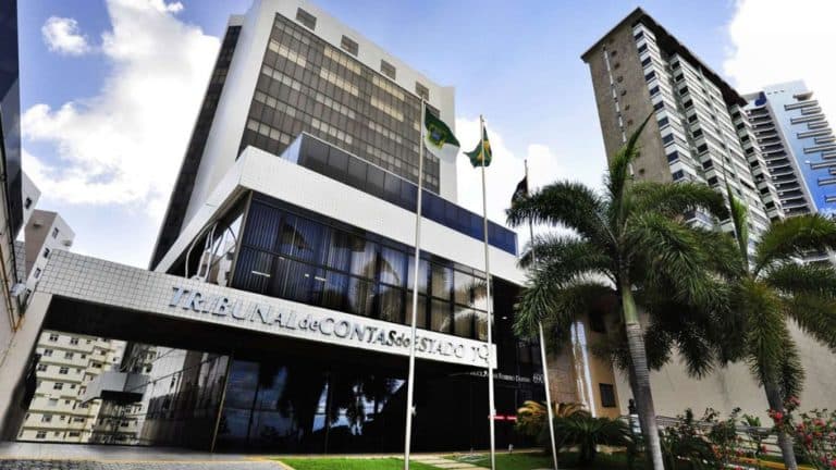 TCE confirma que pareceres sugerem desaprovação mas admite ‘dificuldades em agilizar a análise' das contas de Carlos Eduardo e outros prefeitos