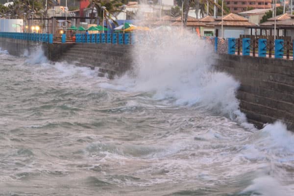Marinha alerta para ventos fortes e ondas de 3,5m no litoral do RN