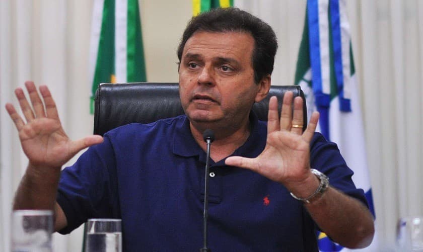 Carlos Eduardo distorce histórico para dizer que nunca respondeu processo de improbidade, mas ele já foi denunciado