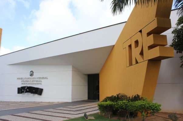 TRE-RN absolve à unanimidade prefeita e vice de Areia Branca