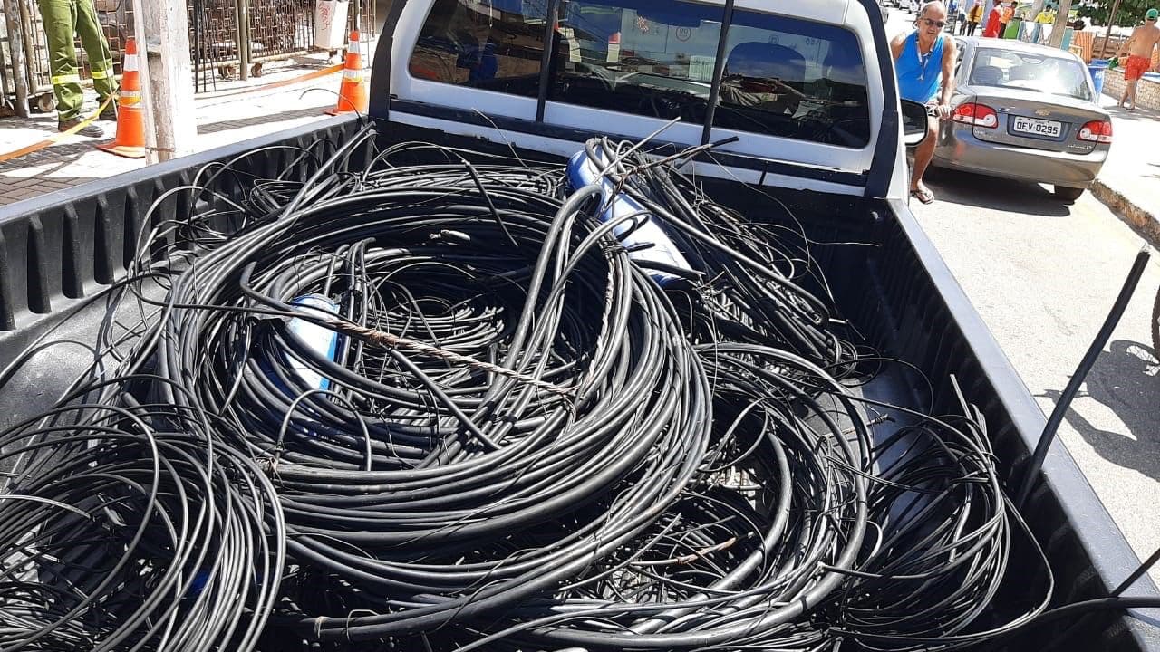 "Operação Ordenamento" retira 4 toneladas de fios irregulares em postes de 17 cidades do RN
