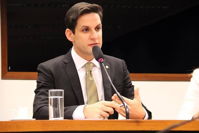 VALE TUDO? Rafael Motta compartilha fake news novamente para atacar adversários