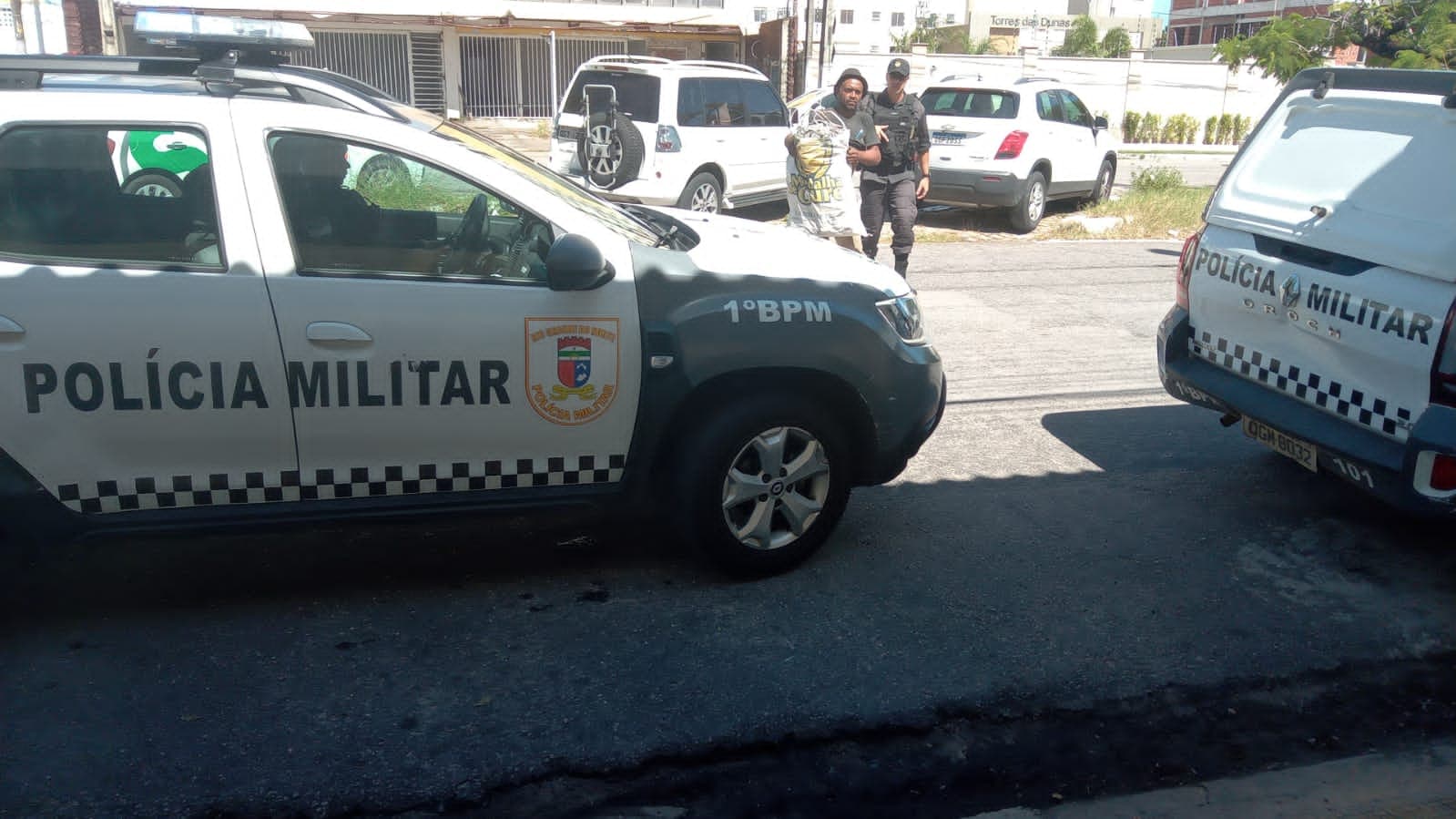 VÍDEO: Após denuncia feita pelo blog, polícia entra em prédio na Alexandrino e prende invasores