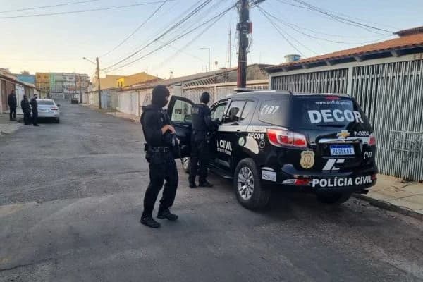 Falsa enfermeira é presa por vender vagas de cirurgia na rede pública