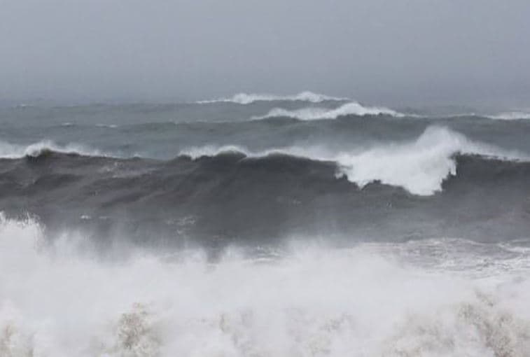 Marinha emite alerta de ondas de até 3,5 metros de altura em parte do litoral do RN