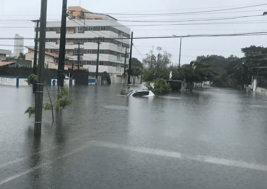 Com maior chuva em 24 anos, Natal entra em calamidade pública