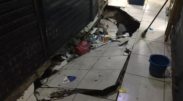 Piso de Camelódromo do Alecrim cede e boxes são interditados após problemas em sistema de drenagem