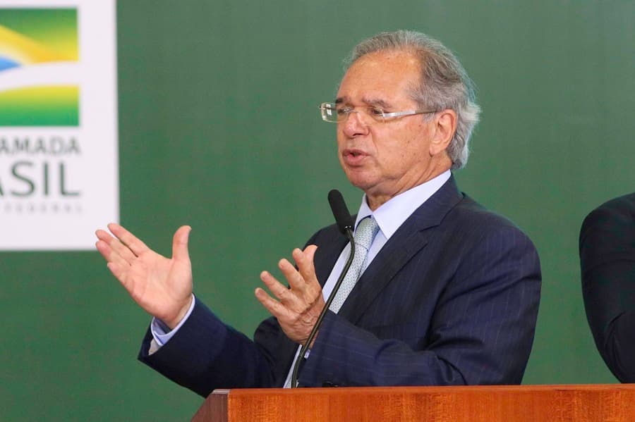 Governo pretende aumentar a tributação para quem ganha mais, diz Guedes