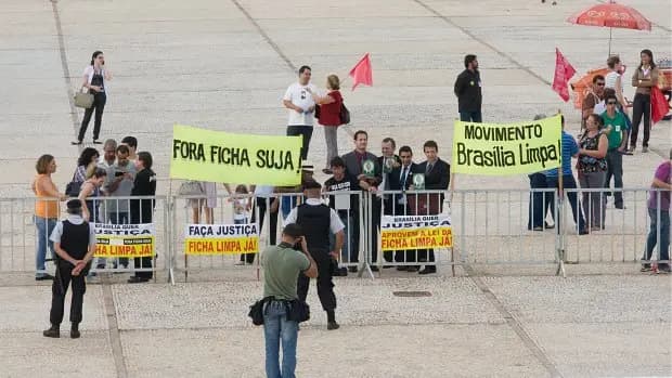 Lula quer mudar a Lei da Ficha Limpa