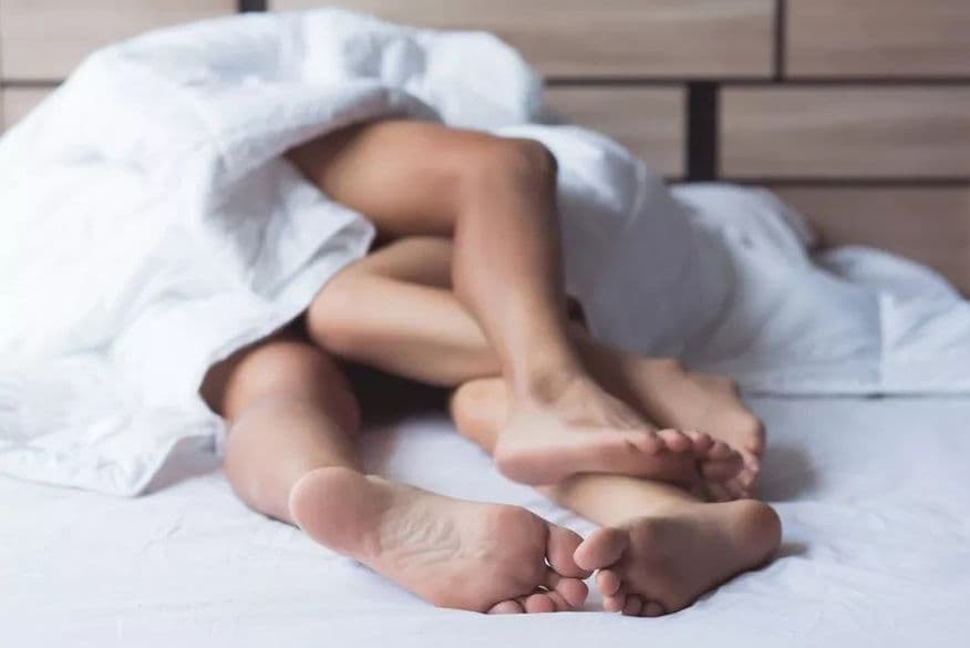 Sexo ao menos três vezes por mês já reduz o risco de infecções, incluindo Covid-19; entenda