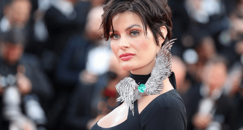 VÍDEO: Modelo Isabeli Fontana afirma que teve doença curada por extraterrestres