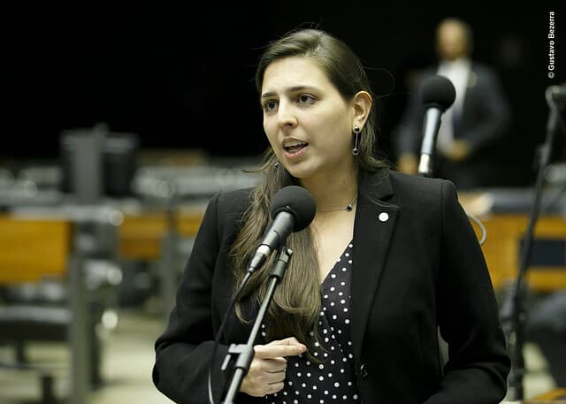 Deputada Natália Bonavides se pronuncia após aluno denunciar panfletagem no IFRN e diz que ‘não há ilegalidade'