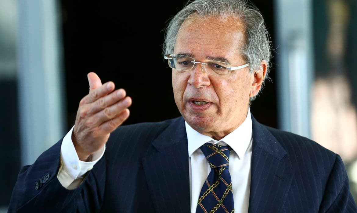 “Vamos criar emprego em massa e exterminar os impostos destruidores de emprego", diz Guedes