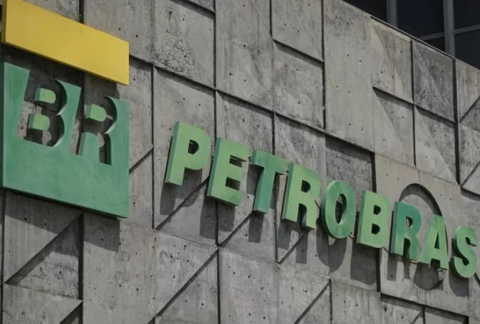 Petrobras anuncia redução dos preços da gasolina de aviação em 15,7%