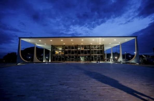 STF suspende julgamento sobre retroatividade da Lei de Improbidade
