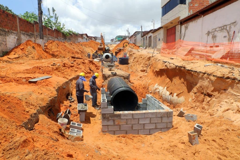 Obras em rua com cratera entram em nova fase nesta segunda-feira em Natal