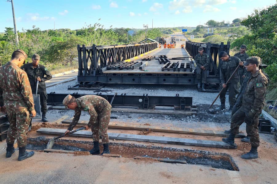 Obras onde cratera se abriu na BR-101 devem durar três meses