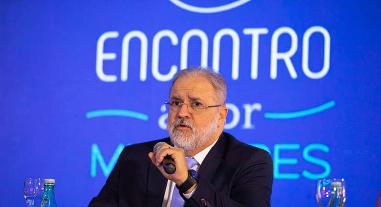Aras diz que PGR tem sido ‘sabotada' com ‘pedidos fantasiosos' de investigações
